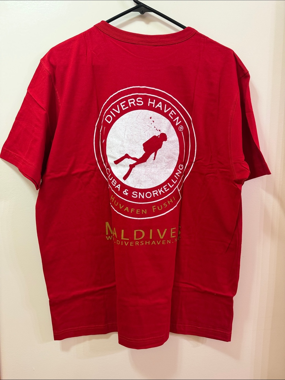 Maldives Divers Red Short-Sleeve Crewneck T-Shirt Size Large NWOT